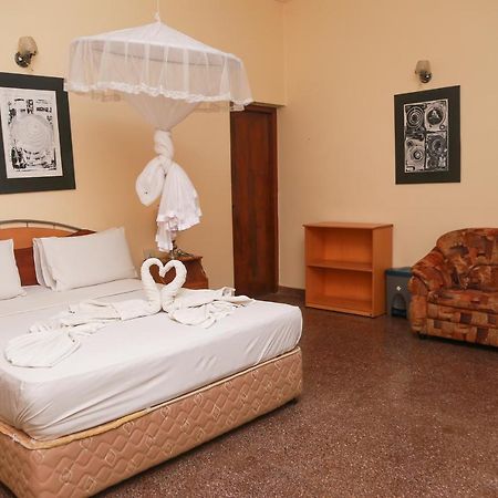 Hotel Milano Tourist Rest à Anurâdhapura Extérieur photo