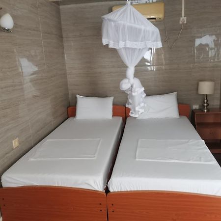 Hotel Milano Tourist Rest à Anurâdhapura Extérieur photo