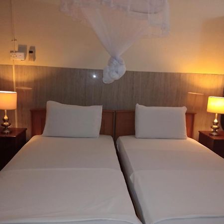Hotel Milano Tourist Rest à Anurâdhapura Extérieur photo