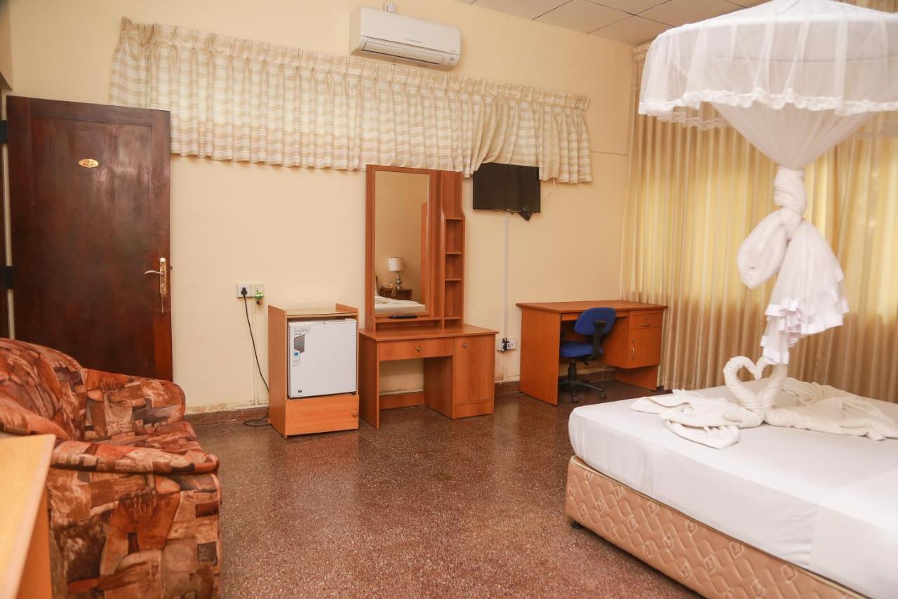Hotel Milano Tourist Rest à Anurâdhapura Extérieur photo
