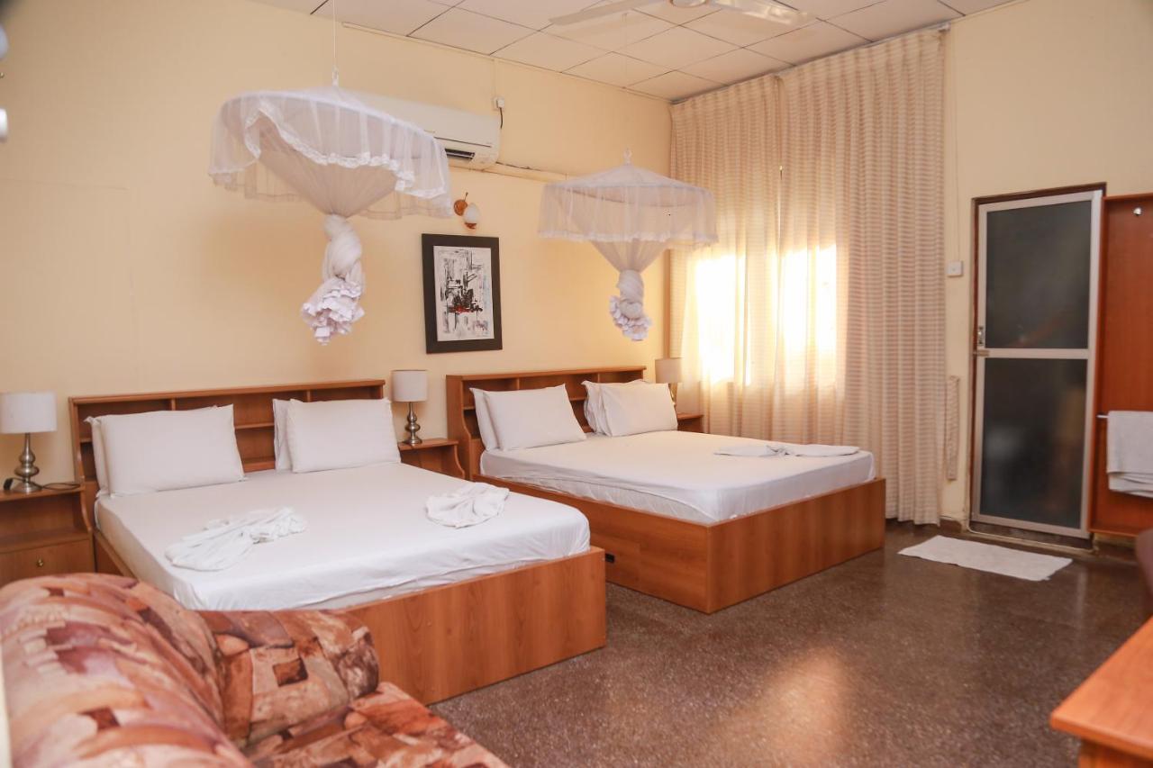 Hotel Milano Tourist Rest à Anurâdhapura Extérieur photo