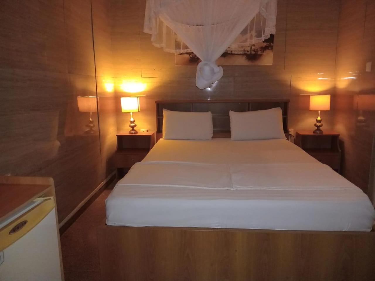 Hotel Milano Tourist Rest à Anurâdhapura Extérieur photo