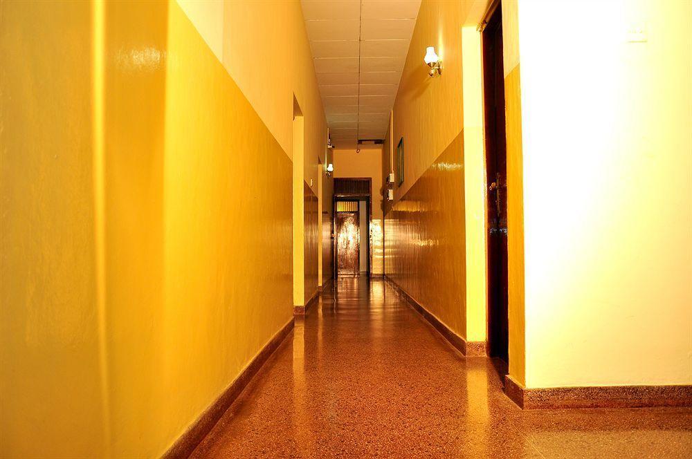 Hotel Milano Tourist Rest à Anurâdhapura Extérieur photo