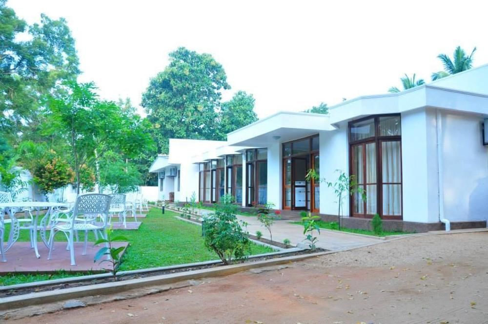 Hotel Milano Tourist Rest à Anurâdhapura Extérieur photo