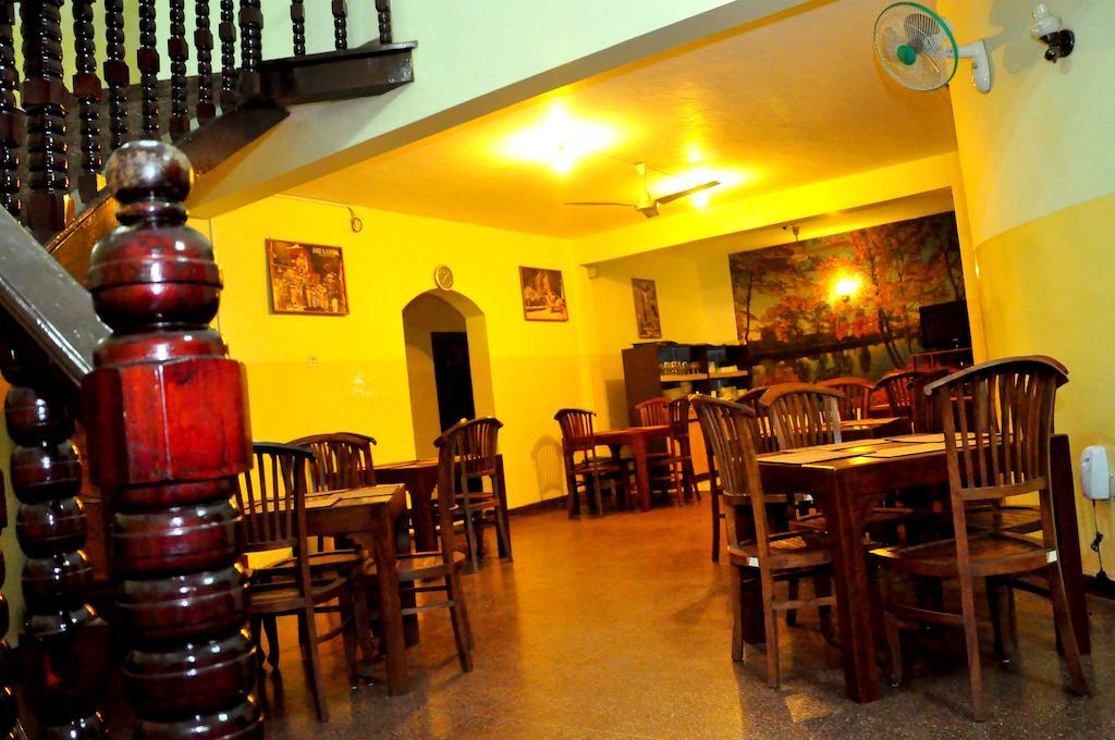 Hotel Milano Tourist Rest à Anurâdhapura Extérieur photo