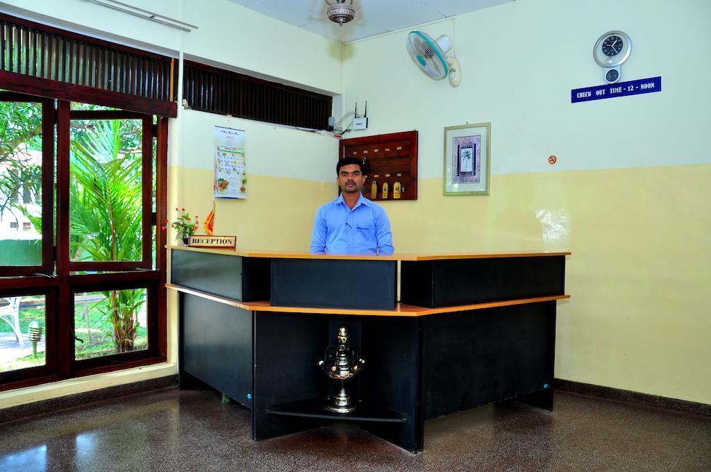 Hotel Milano Tourist Rest à Anurâdhapura Extérieur photo