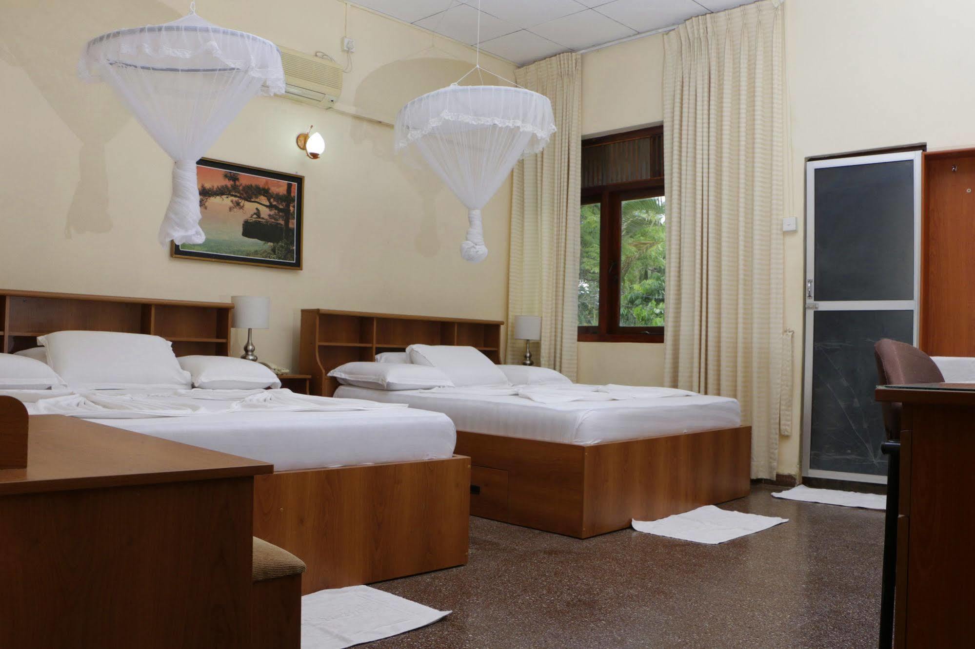 Hotel Milano Tourist Rest à Anurâdhapura Extérieur photo