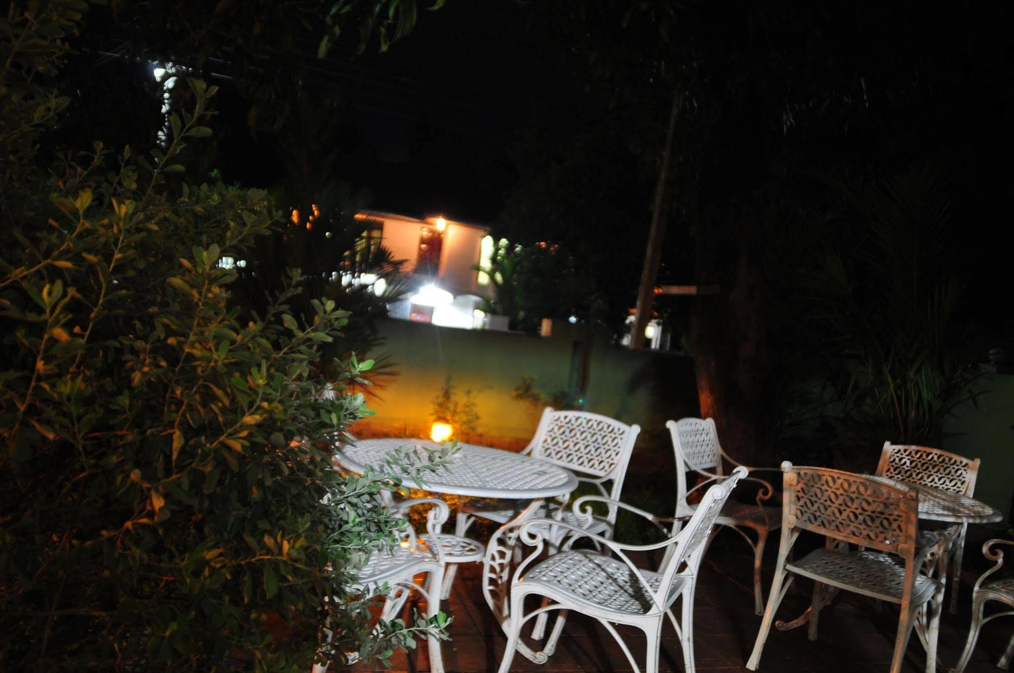 Hotel Milano Tourist Rest à Anurâdhapura Extérieur photo