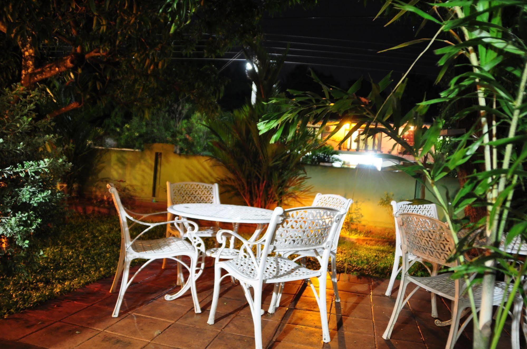 Hotel Milano Tourist Rest à Anurâdhapura Extérieur photo