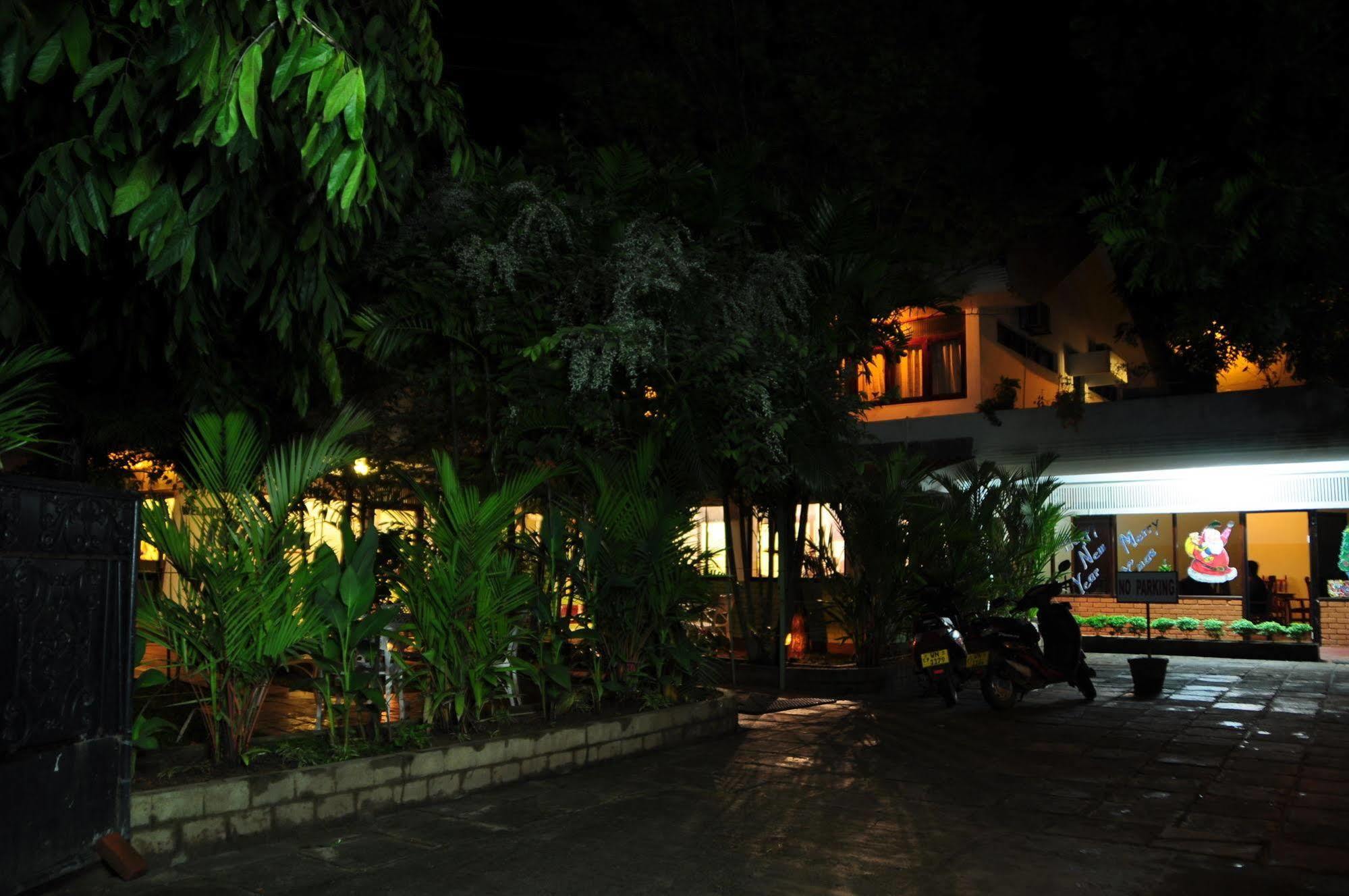Hotel Milano Tourist Rest à Anurâdhapura Extérieur photo