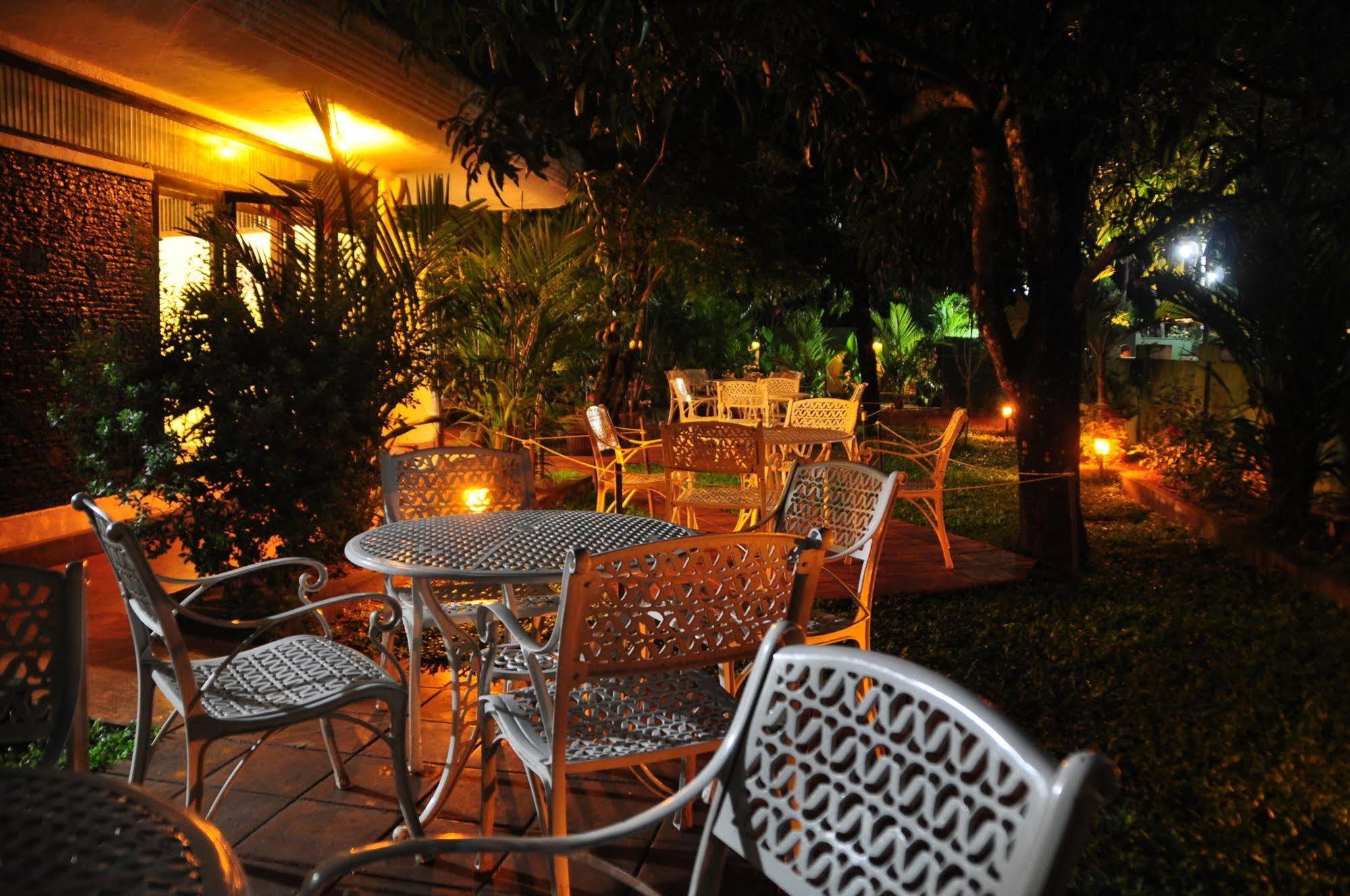 Hotel Milano Tourist Rest à Anurâdhapura Extérieur photo