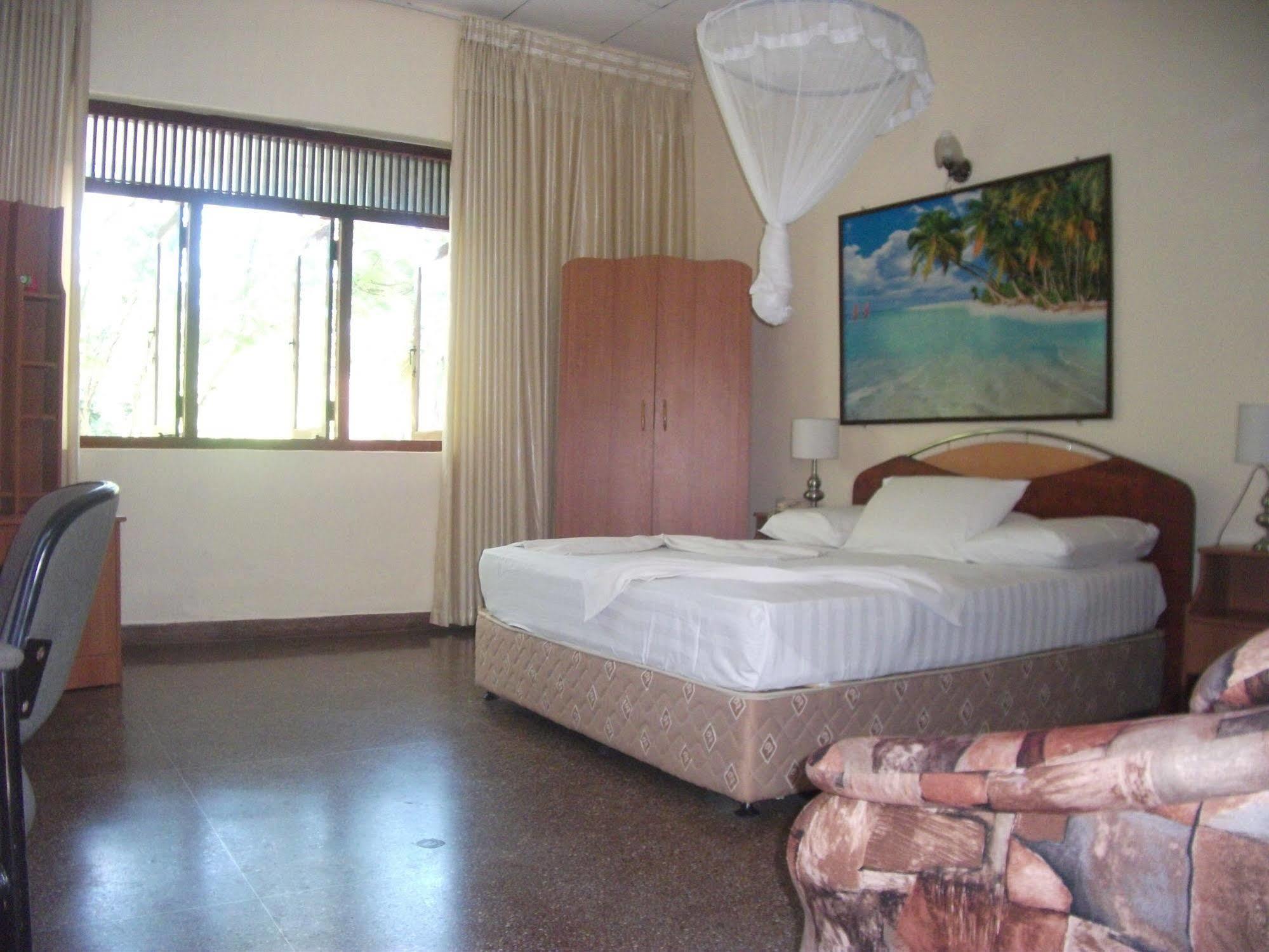 Hotel Milano Tourist Rest à Anurâdhapura Extérieur photo
