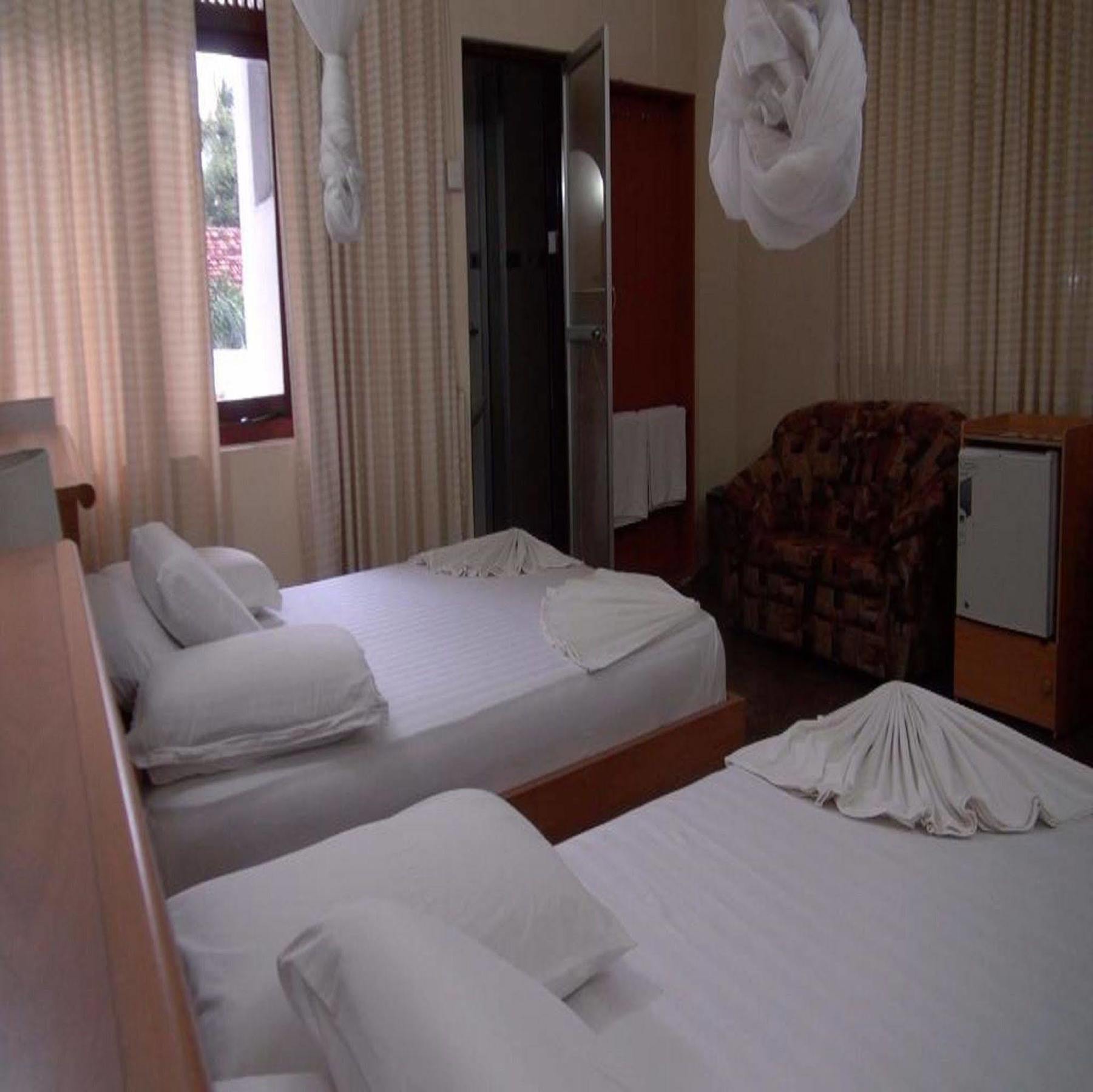 Hotel Milano Tourist Rest à Anurâdhapura Extérieur photo