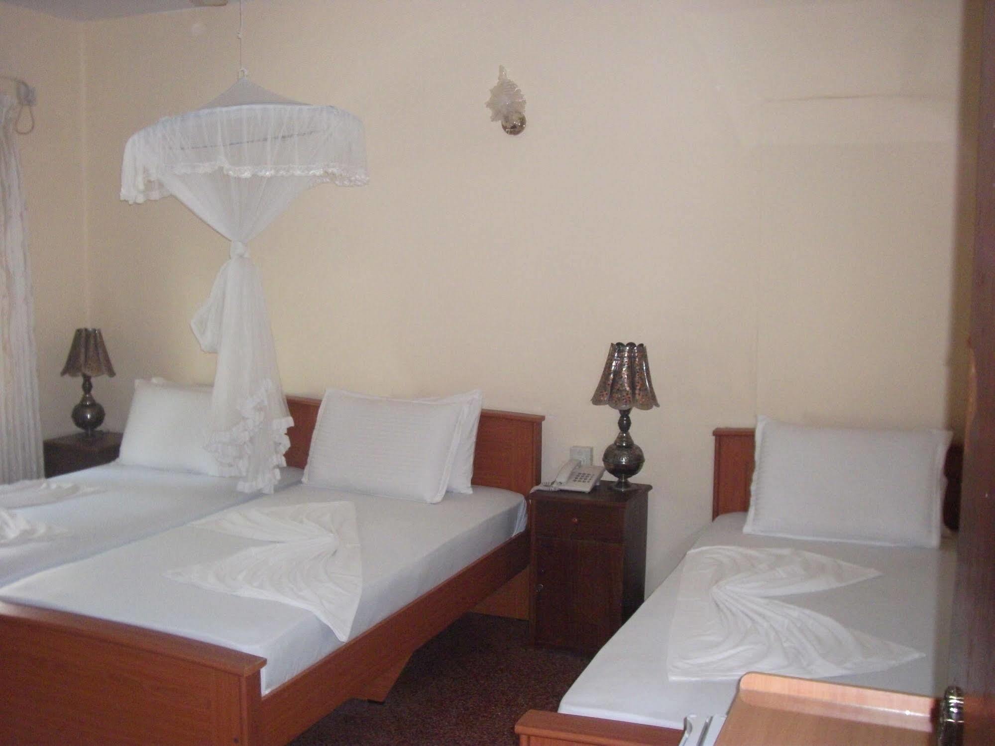 Hotel Milano Tourist Rest à Anurâdhapura Extérieur photo