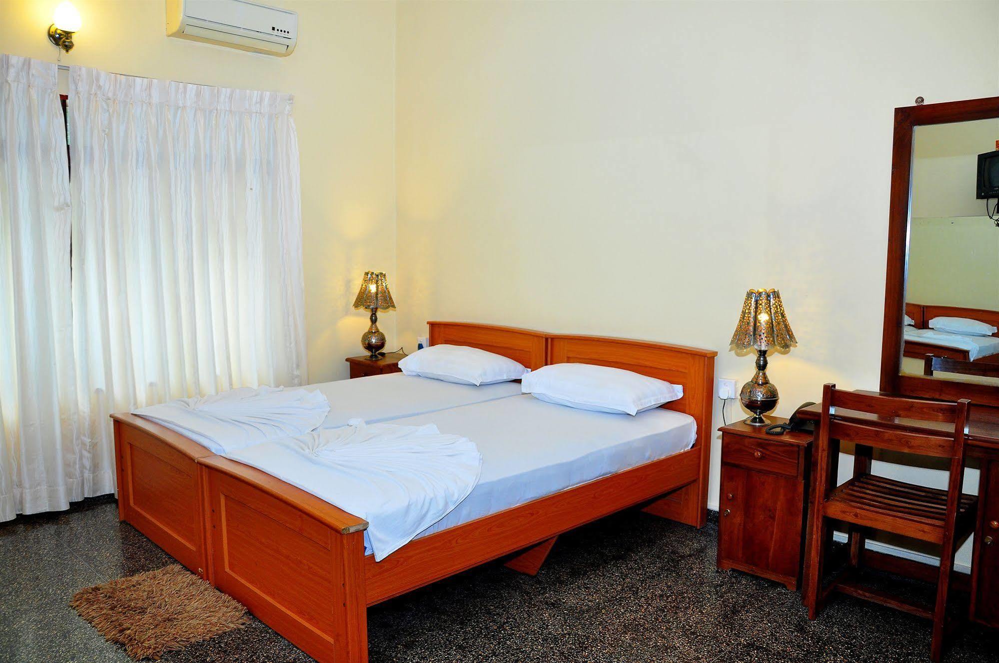Hotel Milano Tourist Rest à Anurâdhapura Extérieur photo