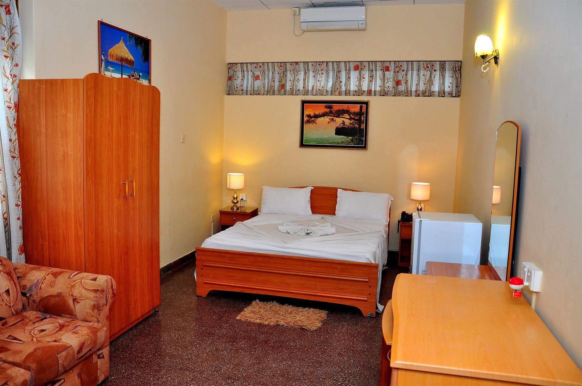 Hotel Milano Tourist Rest à Anurâdhapura Extérieur photo